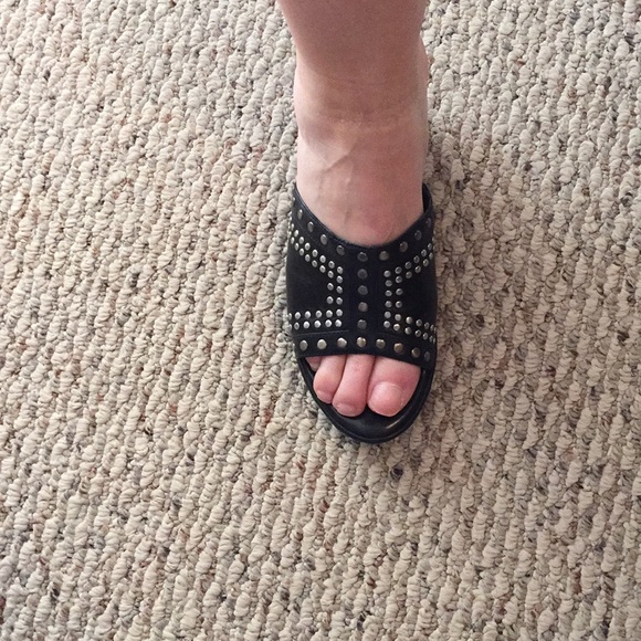 B Makowsky leather upper sandals with studs - Picture 5 of 5